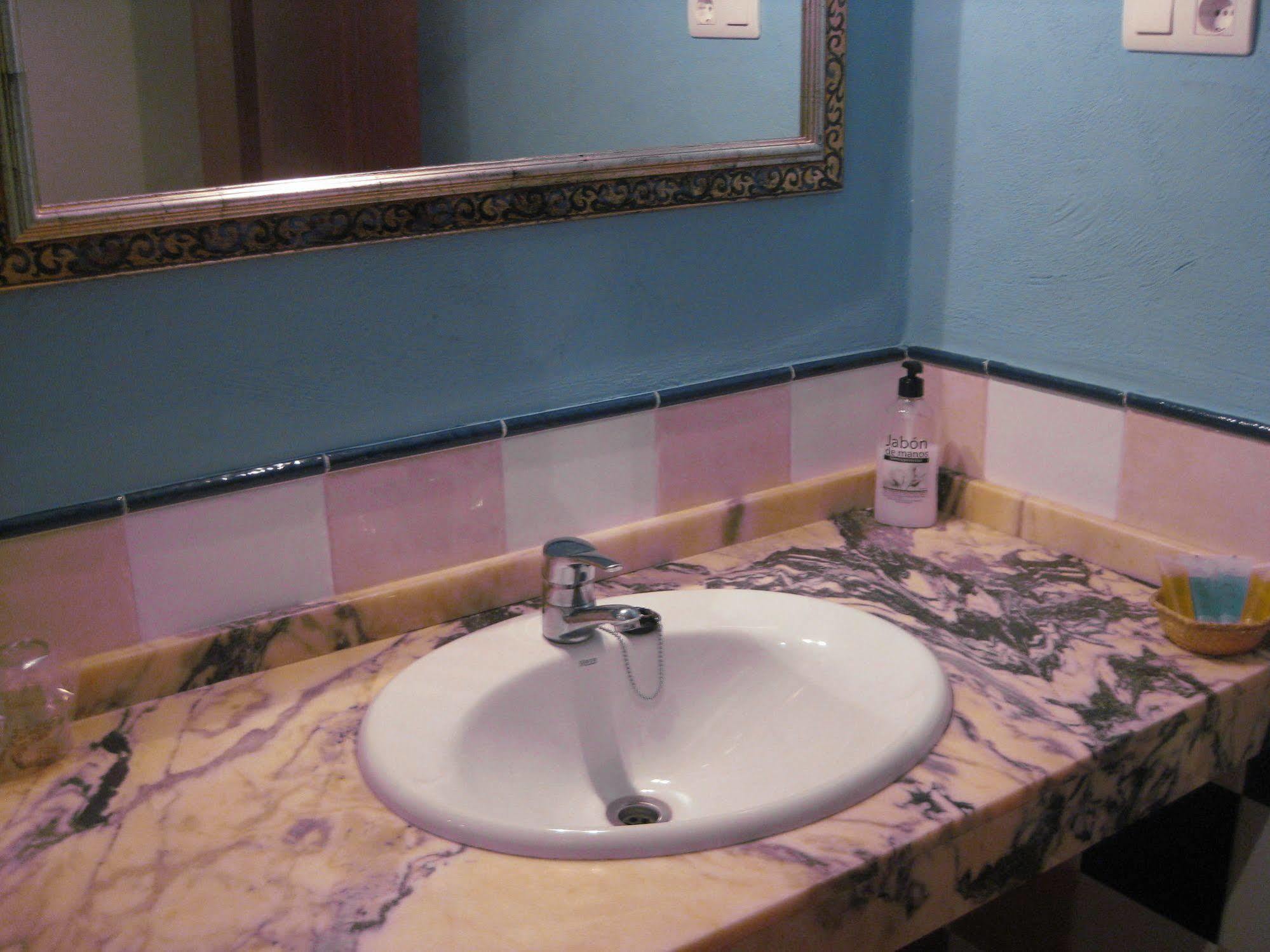 Hostal El Cascapenas De La Alpujarra Capileira Exteriör bild